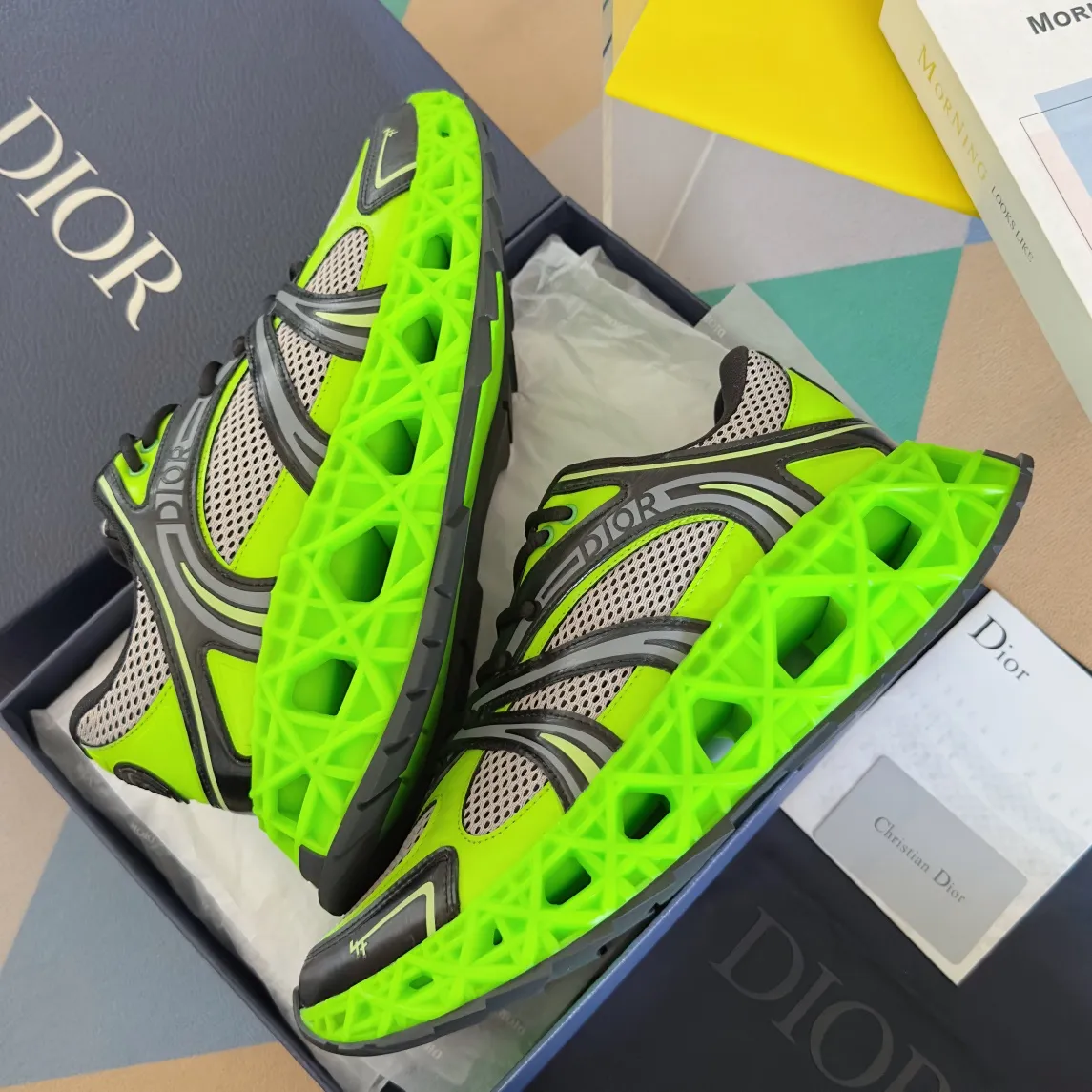 【DIOR】P:800💰 Men's 39-44. (Male 45.46 custom-made) Dior kawa Dior joint 2025ss casual sports shoes‼ ️ Reinterpret running shoes with dior’s haute couture style. b35 is made of fine-textured leather and mesh fabric materials. It can be worn in all seasons, is comfortable and breathable, and has many lines on the shoe body to outline details. It has a full retro three-dimensional feel and can create a casual look all year round!
